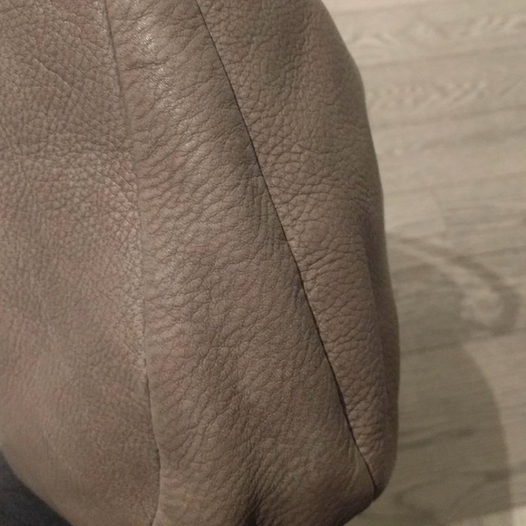 VGUC Roots Olivia leather bag. - Picture 7 of 8